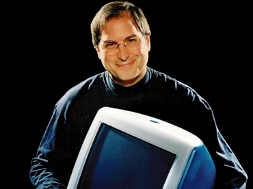 Steve Jobs, fundador da Apple, morre aos 56 anos nos Estados Unidos.