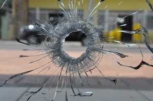 Tiros atingiram loja em frente de convenincia