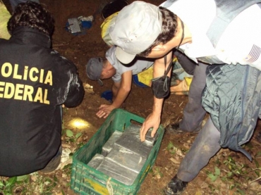 Policiais federais fazem a apreens�o de coca�na em C�ceres, n�cleo da organiza��o criminosa 