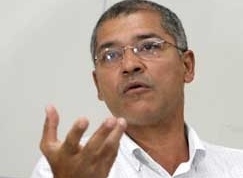 Recomendaes so lavar bem as mos aps manusear carne crua, evitar comida mal passada e manter higiene