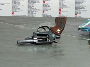 Revver calibre 38 utilizado pelo aluno