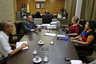 Pesquisadores discutem fronteiras