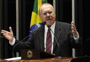 Mais uma vez, Sarney  beneficiado pela Justia e process caminha para ser arquivado