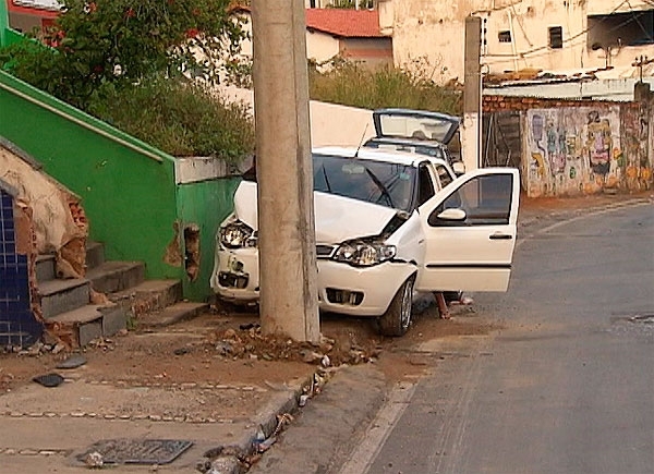 Palio bateu no mesmo local onde ocorreu acidente no sbado.