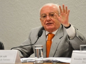 O ministro do Turismo, Pedro Novais, durante audincia no Senado 