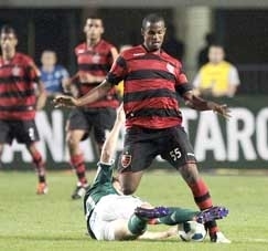 Recuperado da contuso, Airton deve ser a principal novidade do Flamengo no clssico contra o Botafogo