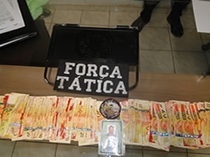 Notas encontradas eram todas de R$ 20 reais