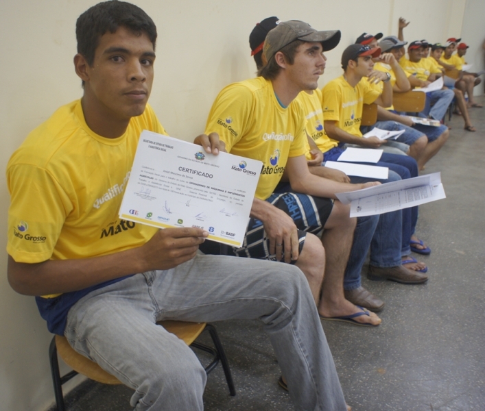 Alm do certificado, os alunos receberam carta de recomendao do governador Silval Barbosa