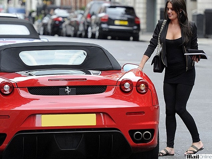 Danielle, que j namorou um famoso atacante da Inglaterra, mostrou o 