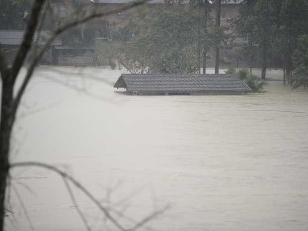 Em Brusque, ruas ficaram inundadas