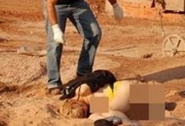 Percia constatou ferimento profundo no pescoo da vtima e ferimento na cabea