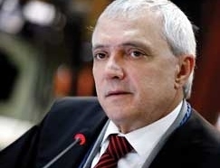 O conselheiro Antonio Joaquim se irritou com o tambm conselheiro Alencar Soares pelas declaraes em plenrio