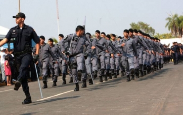 Concurso p�blico vai garantir mais 4 mil soldados at� o ano da Copa do Mundo 