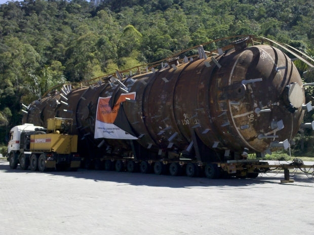 Torres de petr�leo pesam mais de 260 toneladas