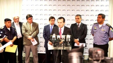 Silval, com a cpula da Segurana: possvel pedido de ajuda ao Governo Federal 