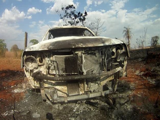 Fogo se alastrou por causa de vento e tempo seco, dizem  bombeiros