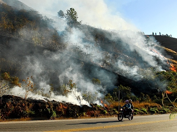 Incndio devasta rea de 40 hectares em Domingos Martins, ES