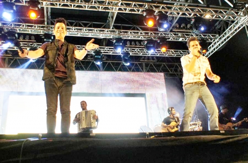 Show da dupla Joo Neto e Frederico empolgou o pblico em Diamantino