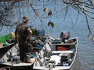 Fiscais apreenderam 11 barcos durante ao em reserva indgena
