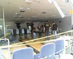 Cerca de 10 bandidos chegaram a armar trip de metralhadora em frente ao banco; 2 PMs na ativa