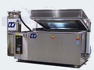 O cadver  conservado em uma espcie de urna de ao com um gerador de nitrognio lquido