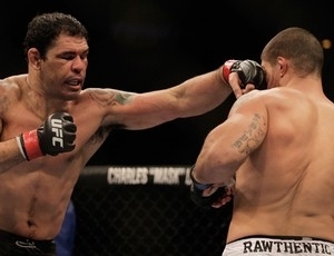 Rodrigo Minotauro venceu por nocate o rival Brendan Schaub durante o UFC Rio