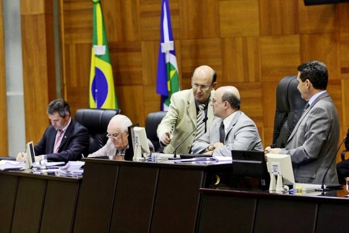 Plenrio da AL discorda de Silval e promete ampliar empresas no mercado de transporte