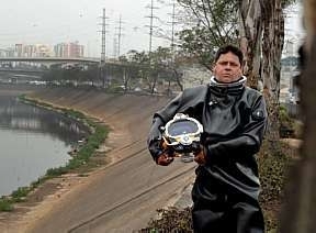 Leondio calcula j ter feito 3,5 mil mergulhos no rio