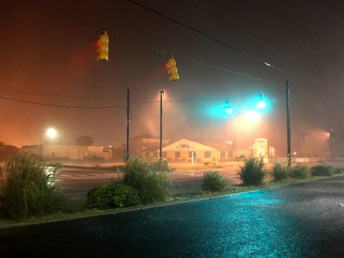 Reflexos do furaco Irene castigaram o litoral da Carolina do Norte ainda na madrugada de sbado.