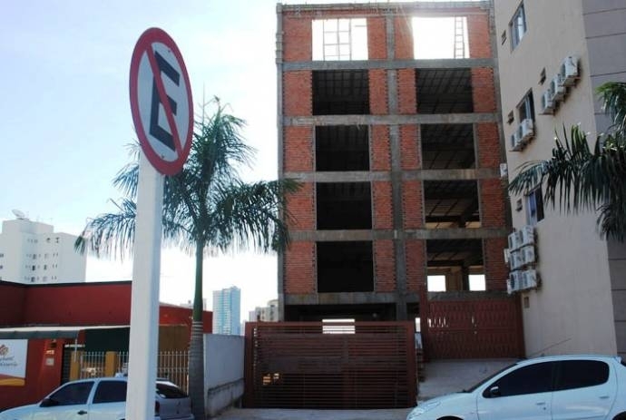 Prdio na Av. Presidente Marques j est com estrutura totalmente levantada e irregular