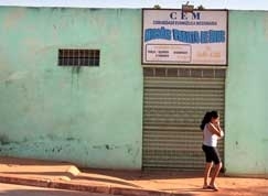 Uma das in�meras igrejas erguidas ao longo da avenida Jos� Torquato, no Jardim Vit�ria, em Cuiab�