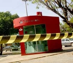 Ao menos 300g de explosivos estavam no interior da cabine; ladres ainda usaram barra de ferro no local