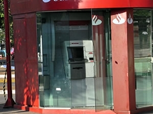 Bomba chegou a ser detonada, mas no explodiu por completo 