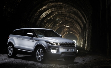 Carro urbano, que parece um SUV, mas tambm se comporta como hatch: esse  o Range Rover Evoque