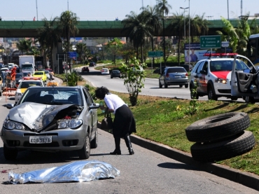 Pneus atingiram duas pessoas no ABC