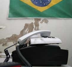 Na unidade do Santa Isabel aparelho � figurativo; celular foi entregue a cada conselho