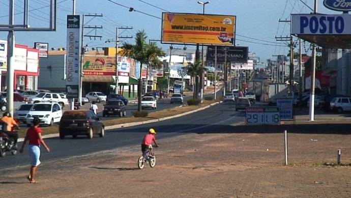 Avenida da FEB; dia e noite, movimento  intenso, mas isso no impede a ao das quadrilhas