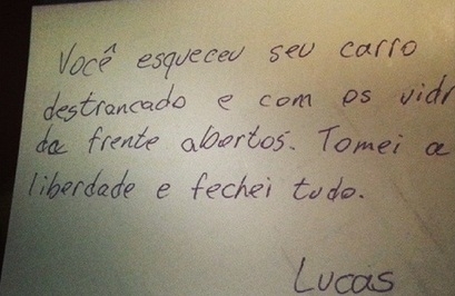 Homem deixou bilhete para dona de carro que ficou aberto