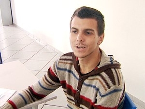 Anderson Mamede espera para depor no Setor de Homicdio de Campinas