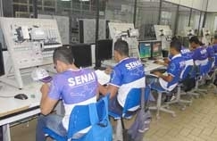 Programa ofereceu 70.102 vagas este ano e 25 mil, ou 35%, ainda no foram preenchidas; Organizao faz mutires nos bair