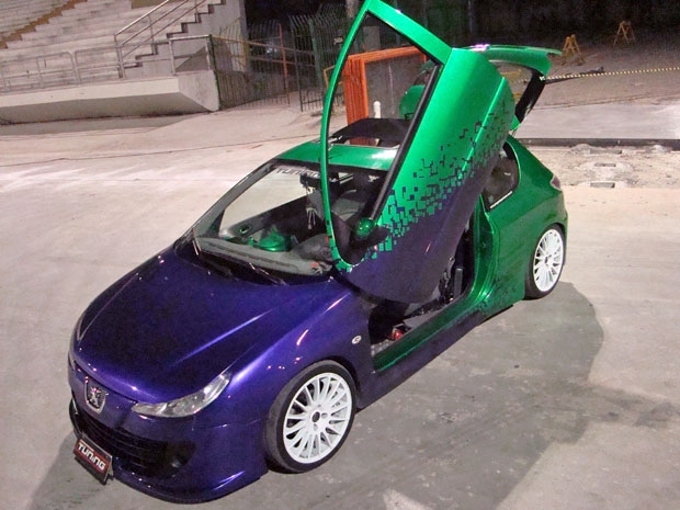 O Peugeot modificado por Paulo Lbera: portas ao estilo Lamborghini