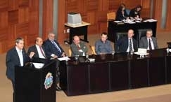 Deputado federal Carlos Bezerra (PMDB), deputados estaduais, federais e integrantes do governo discutiram endividamento