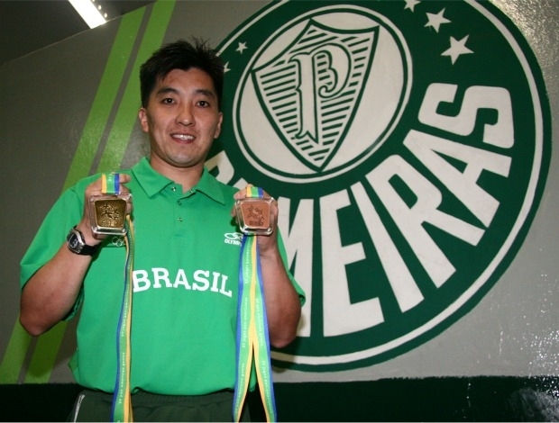 Atleta e torcedor do Verdo, Hugo Hoyama  o recordista do Brasil no Pan: nove ouros