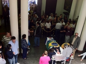 Vel�rio de Roberto Pinto � realizado na prefeitura da cidade