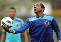 Renato se diz pronto para o duelo contra o Coritiba e espera ver o Flamengo assumir a lideran�a isolada do Brasileir�o