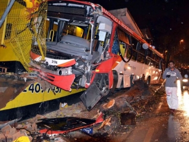 Segundo motorista, ele perdeu o controle do veculo por causa da pista molhada