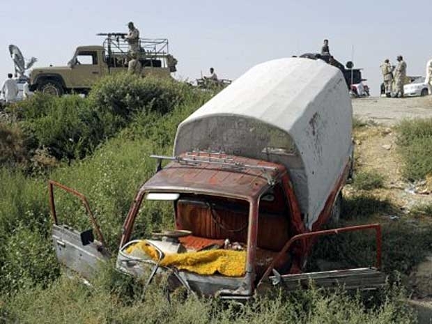Homens abriram fogo contra o veculo na cidade de Quetta. Alm de 11 mortos, ataque ainda deixou trs feridos.