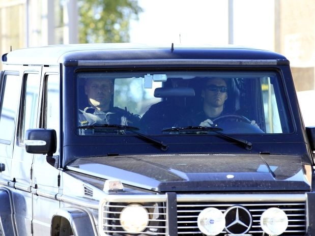 O autor confesso do duplo ataque na Noruega, Anders Behring Breivik,  levado pela polcia para novo interrogatrio