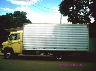 Modelo de caminh�o-ba�, que foi furtado de posto em Cuiab� e seria levado para a Bol�via 