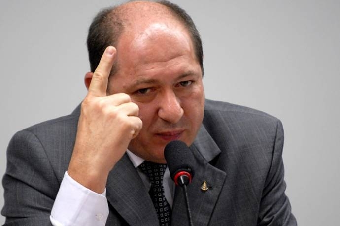 O diretor do Dnit, Luiz Antonio Pagot, deve oficializar o seu pedido de demisso do cargo nas prximas horas